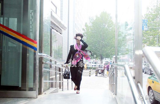 2013年7月22日，李某輪奸案庭前會議在海淀某法庭舉行，現(xiàn)場有大批媒體等候。