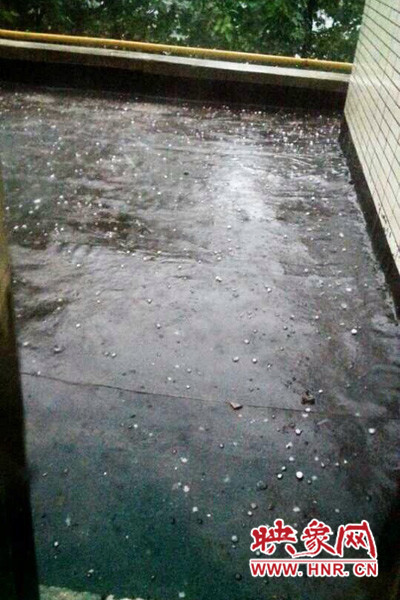 8月7日，下午鄭州高新區(qū)附近突降冰雹