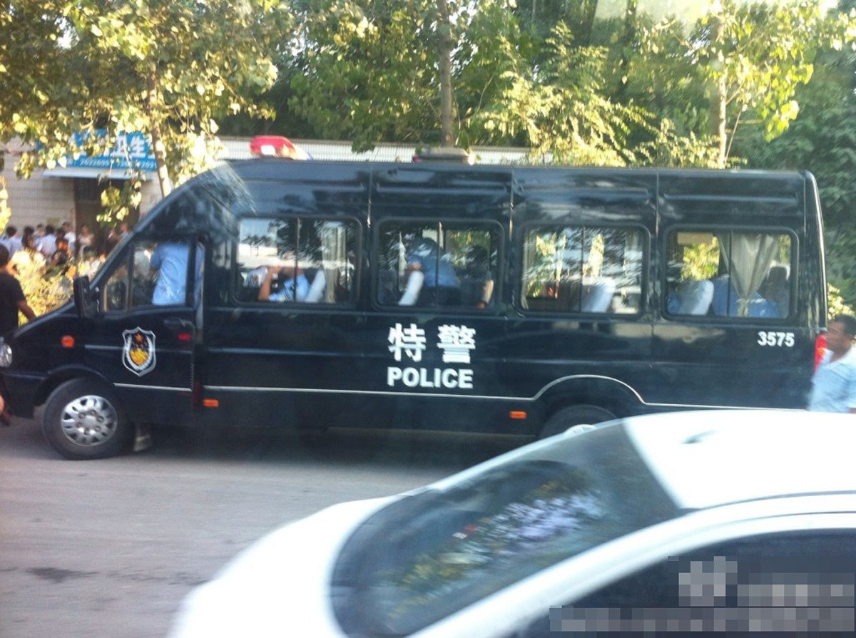 安陽(yáng)公交車發(fā)生持刀搶劫案2死13傷 圖片來(lái)源網(wǎng)絡(luò) 安陽(yáng)公交車發(fā)生持刀搶劫案2死13傷 圖片來(lái)源網(wǎng)絡(luò)