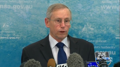 澳大利亞海事局官員正在介紹關(guān)于馬航失聯(lián)客機(jī)的搜索情況。
