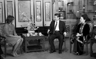 昨晚，國家主席習近平和夫人彭麗媛在北京釣魚臺國賓館會見美國總統(tǒng)奧巴馬夫人米歇爾。