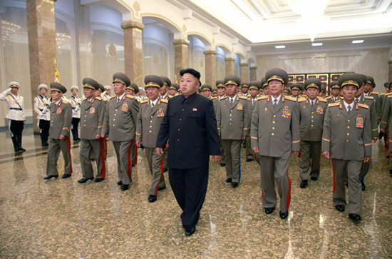 金日成逝世20周年紀(jì)念日金正恩參謁太陽宮（圖）