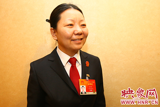 全國人大代表、河南省寶豐縣人民法院副院長、鬧店鎮(zhèn)法庭庭長朱正栩