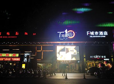 徐鋼在泉州市委書記任上將與他交往密切的商人引入泉州古城區(qū)開發(fā)文化創(chuàng)意產(chǎn)業(yè)。