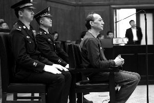 昨天，北京市二中院公開審理了劉軍誼受賄案，現(xiàn)場有上百人參加旁聽。首席攝影記者 吳寧/攝