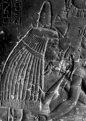 墓中壁畫顯示，馬婭把年幼的圖坦卡蒙抱在膝上。