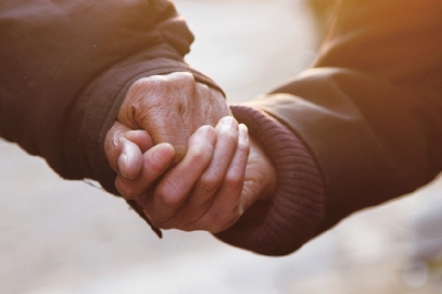 老太與老伴無(wú)證同居十年 或被繼子女趕走 老太與老伴無(wú)證同居十年 或被繼子女趕走