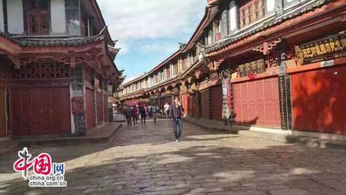 麗江古城大部分商戶關(guān)門抗議圍城強收“古維費”