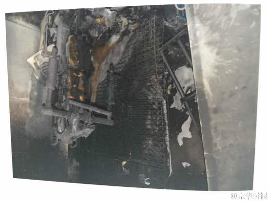 80后男子稱尿褲子心情差 點(diǎn)火燒樓道雜物解悶 80后男子稱尿褲子心情差 點(diǎn)火燒樓道雜物解悶