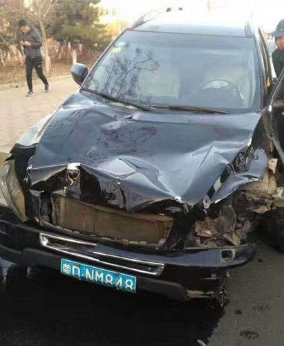 赤峰中學(xué)發(fā)生車(chē)禍