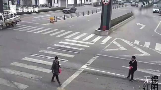 女司機開車撞飛女孩并碾壓 曾制造8次事故3次撞人