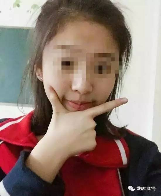 17歲高中男生教室里掐死女同學(xué)，被訴故意殺人和強奸