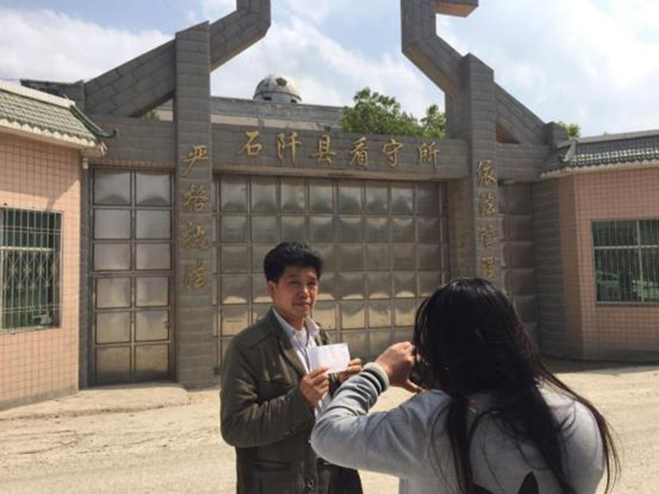 陳全松父親給看守所中的兒子交生活費(fèi)。