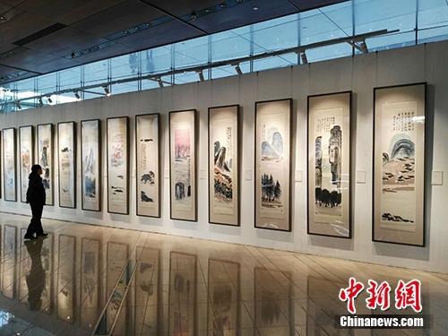 齊白石作品《山水十二條屏》在北京展出。<a target='_blank'  _fcksavedurl='http://www.chinanews.com/' _fcksavedurl='http://www.chinanews.com/' >中新網(wǎng)</a>記者 宋宇晟 攝