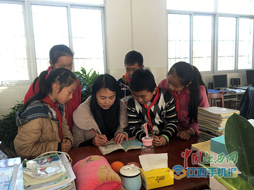 女教師備課本走紅 網(wǎng)友：這才是為人師表！