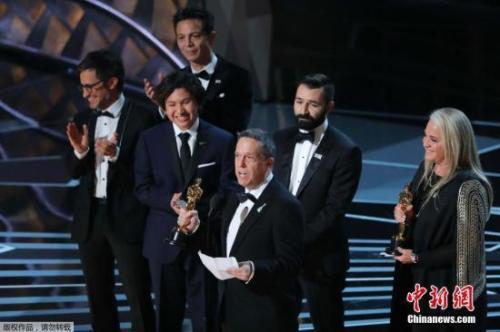 《尋夢環(huán)游記》獲最佳動畫長片。主創(chuàng)說表示《尋夢環(huán)游記》證明了藝術(shù)能跨越種族，傳播到全世界。