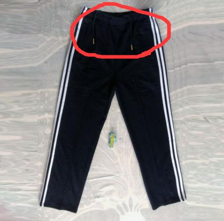 嚇哭！6歲男孩被夾斷手指 罪魁禍?zhǔn)拙故切７? oldsrc=