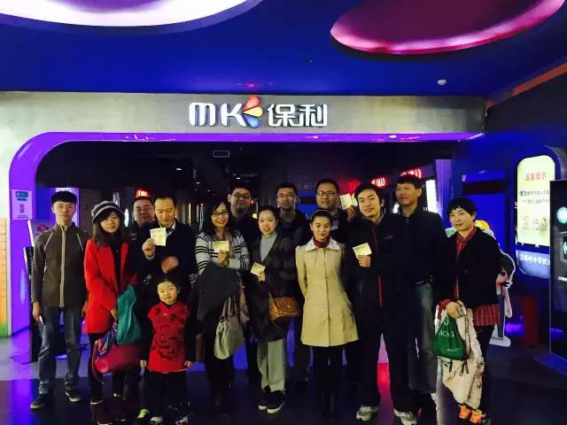 來(lái)張“全家?！保她R了，我們準(zhǔn)備進(jìn)場(chǎng)嘍