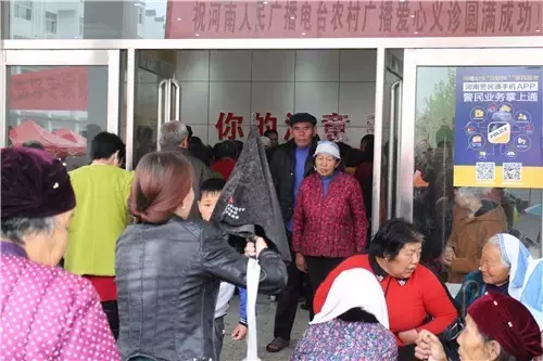 現(xiàn)場(chǎng)真是的人山人海，只能用太火爆三個(gè)字形容了！