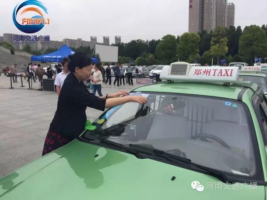 省文明辦專職副主任張曼如，對愛心助考活動的舉辦給予高度評價。