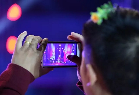 夢(mèng)茹、怡璐《路燈下的小姑娘》