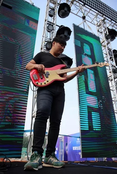 辛苦樂(lè)隊(duì)老師，你們跟我們一起，共同見證了時(shí)光音樂(lè)節(jié)是如何一步步成長(zhǎng)至今的。