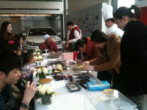 河南國(guó)際 “家年華創(chuàng)新之旅-翻糖蛋糕DIY”活動(dòng)