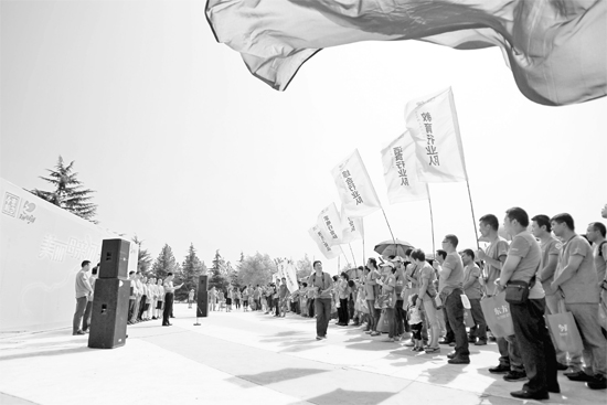 600余人加入到保護母親河公益行動當(dāng)中    東方今報首席記者  張曉冬 攝