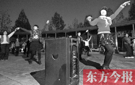 做到既讓跳舞的人有地方，又不影響他人休息，這才是化解矛盾的根本出路