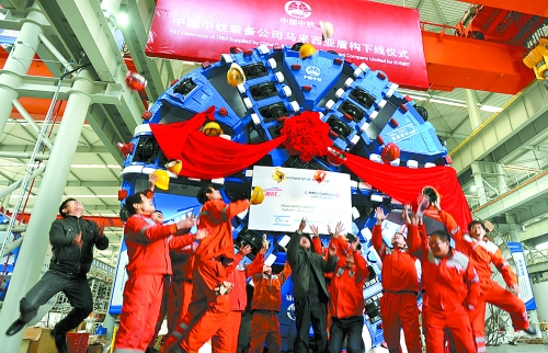 1月3日，由中鐵裝備公司設計制造的2臺中國中鐵盾構(gòu)在鄭州正式下線