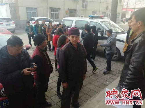 滎陽78名貴州籍農(nóng)民工兄弟拿到工資回家啦！