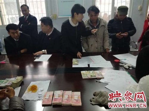 滎陽78名貴州籍農(nóng)民工兄弟拿到工資回家啦！