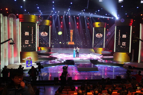 1月18日晚，2012年河南十大三農(nóng)新聞人物在河南電視臺(tái)演播廳揭曉。