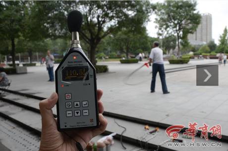 記者實(shí)地檢測(cè)廣場(chǎng)舞音響分貝