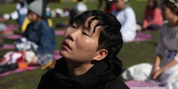 韓國舉辦“發(fā)呆大賽” 選手面僵齊放空