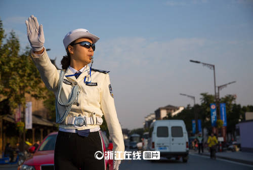 美得心醉 白衣女警保駕世界互聯網大會 美得心醉 白衣女警保駕世界互聯網大會