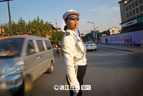 美得心醉 白衣女警保駕世界互聯網大會 美得心醉 白衣女警保駕世界互聯網大會