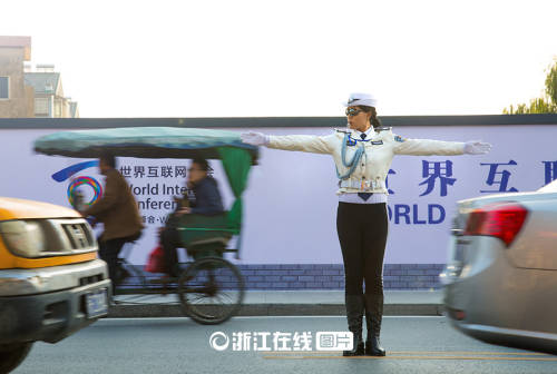 美得心醉 白衣女警保駕世界互聯網大會 美得心醉 白衣女警保駕世界互聯網大會