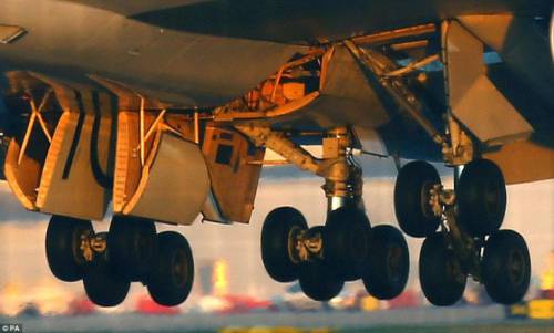 維珍航空飛拉斯維加斯航班緊急迫降 維珍航空飛拉斯維加斯航班緊急迫降