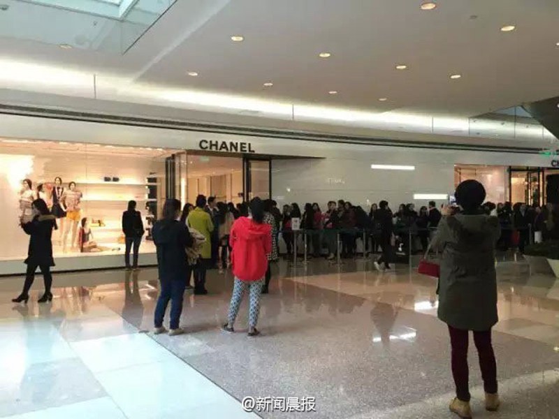 奢侈品牌中國區(qū)降價引發(fā)搶購