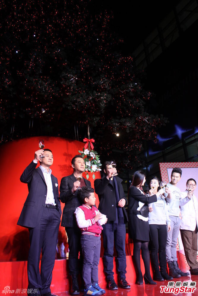 李亞鵬、郭濤父子相活動(dòng)