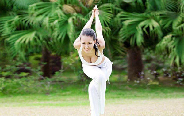 圖為瑜伽教母性感寫真。