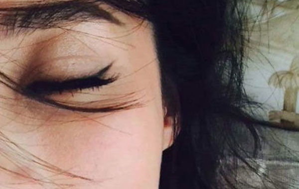 蔣勤勤吊帶美照。