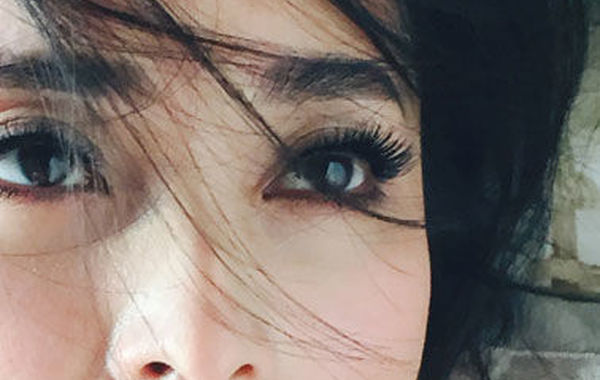 蔣勤勤吊帶美照。