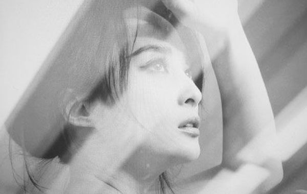 蔣勤勤吊帶美照。