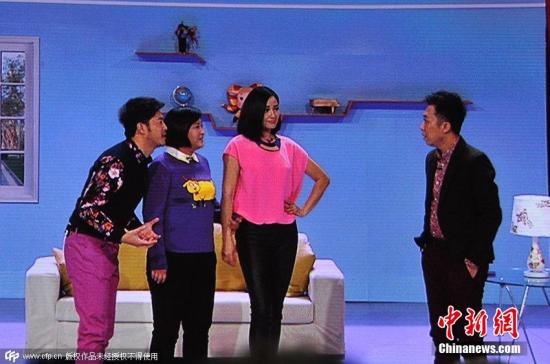 2015年2月18日晚8時，2015央視羊年春晚準時開播，各路明星大腕齊聚一臺向觀眾展示了一場奢華的