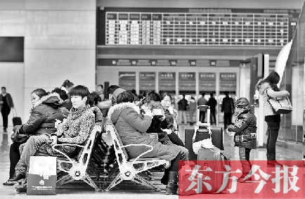 昨日，受天氣影響，多趟途經(jīng)和到達(dá)鄭州的高鐵晚點(diǎn)