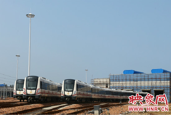 選擇地鐵出行，已經(jīng)是不少鄭州市民的首選