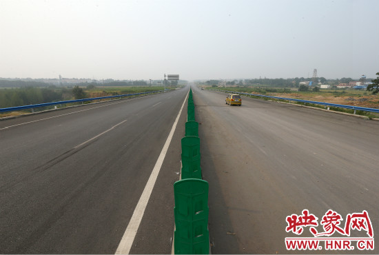 10條都市區(qū)快速路的開通，使市民出行更方便