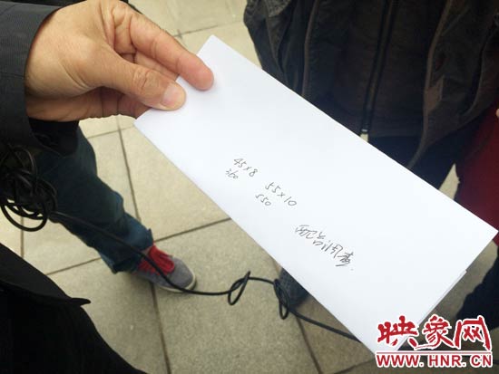 經(jīng)過初步測量，河南省人民會堂主樓的違法廣告牌面積為910平米。